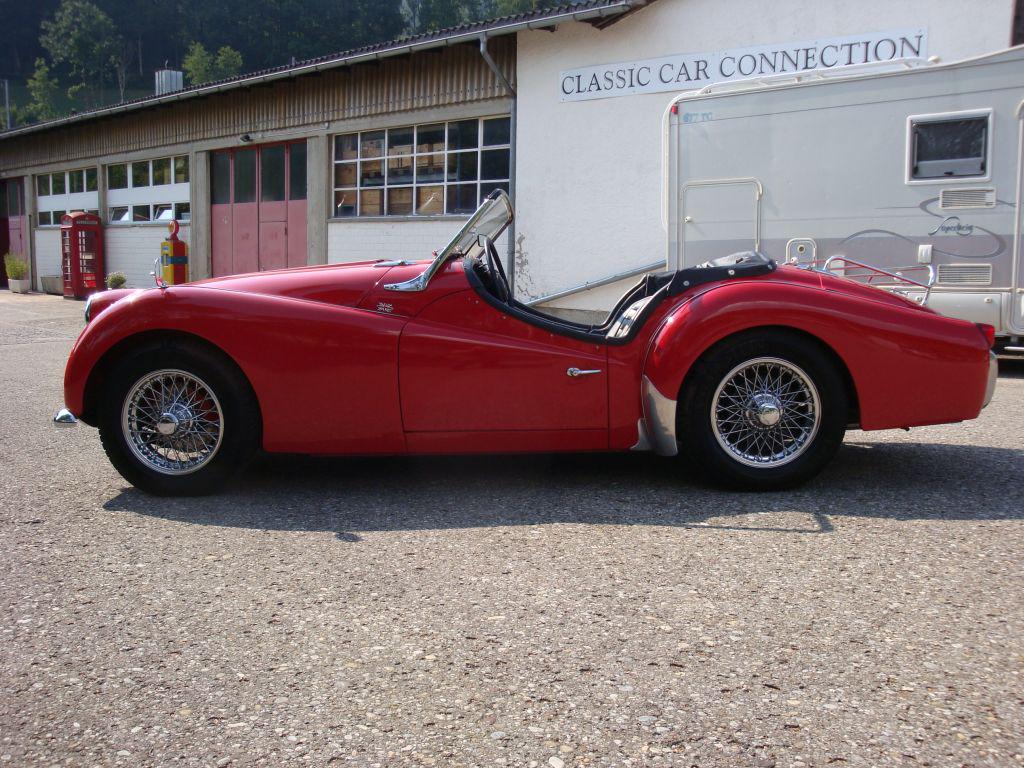 _classic_car_'s tweet photo. Neuzugang - ein wunderschöner TR3A Jg. 58 LHD, Chromspeichenräder u.v.m. http://t.co/vtLhu6PRcb #TR3A #classiccar http://t.co/N0J66OCATb