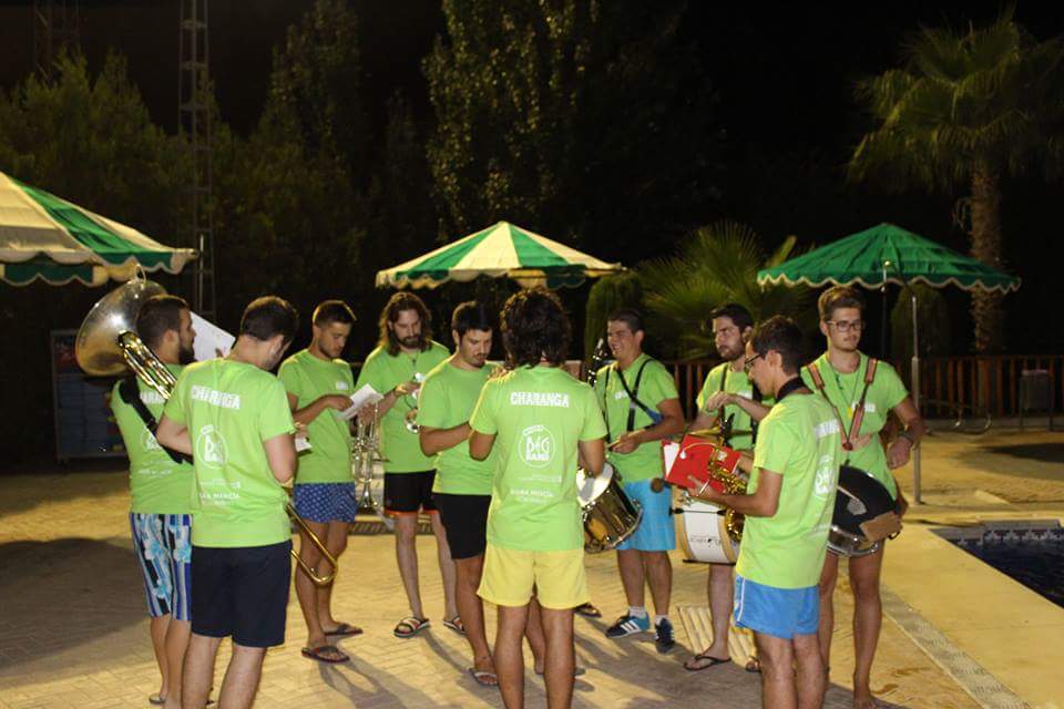 CharangaTequila's tweet photo. Resumen de la noche en la piscina municipal. Nos lo pasamos en grande! Gracias @DeporteMenciano http://t.co/pAb8hSOsBY