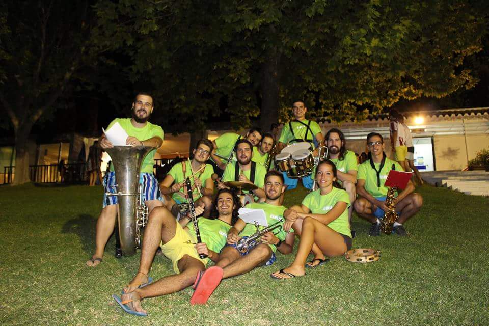 CharangaTequila's tweet photo. Además ayer estrenamos nuestras nuevas camisetas diseñadas por @Sergio_Weto http://t.co/WvoGdJnGGR