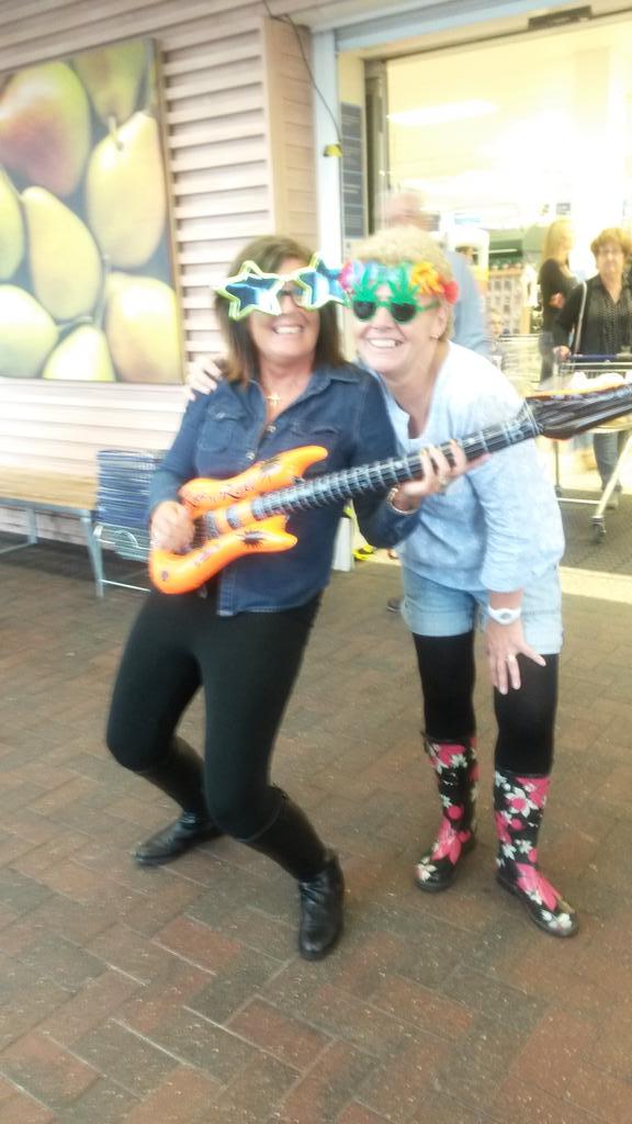 suzyroberts123's tweet photo. Rock the Shop disco @Worcs23440 @its4bert @struth83 @wright_rach @DiabetesUK # dancing # singing #happycustomers http://t.co/UZN4BuJW3O