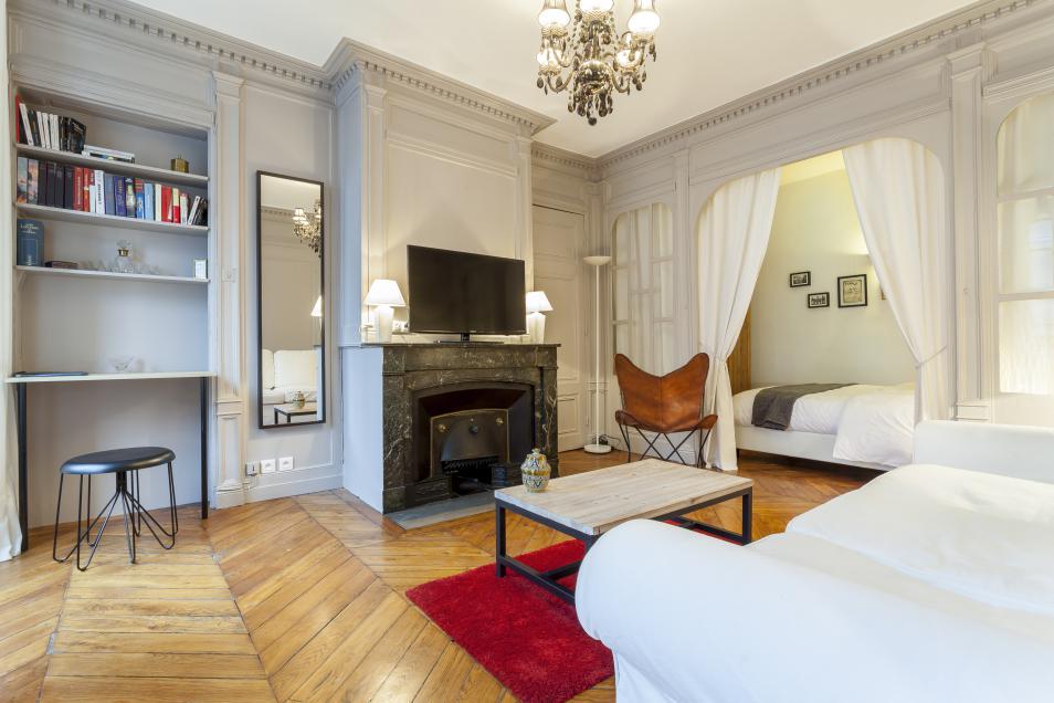 It's not too early to book for Fete des Lumieres! This Lyon pad is right in the city centre 

bit.ly/1JgBofY