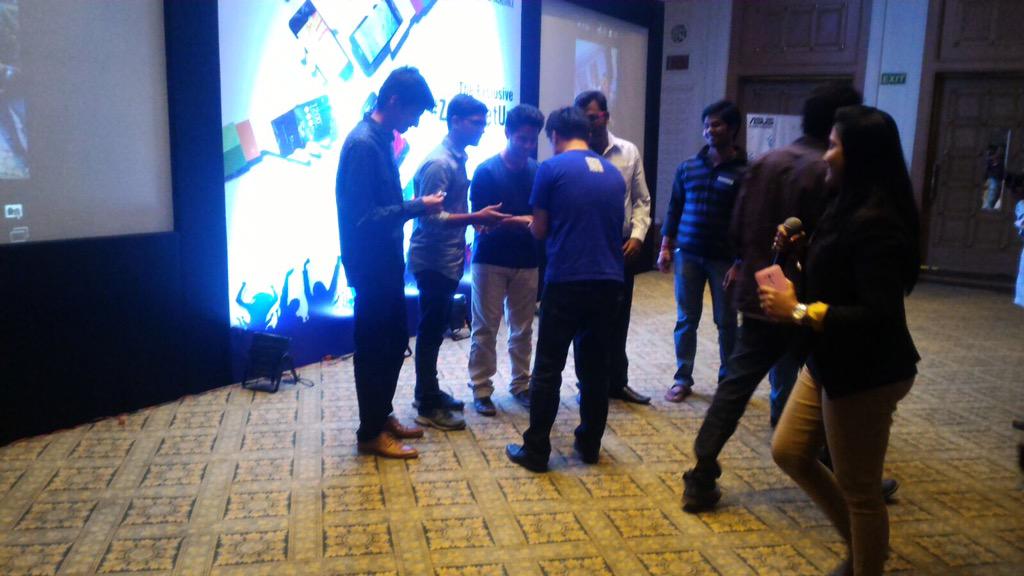 ASUSIndia's tweet photo. Winners of Selfie with Zenny receive Lolliflash and Zenny Pendrives! #ZenMeetUp http://t.co/Vxaom4jOmr