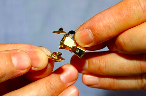 sprudge's tweet photo. This Golden Moka Pot Is Tiny And Amazing http://t.co/BapB2XNZNj [via @sprudgewire] http://t.co/lIs4GcQotQ