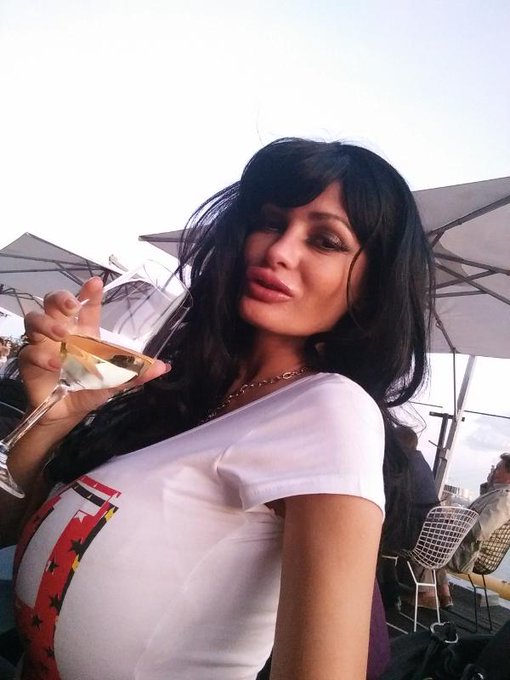 #cheers 🎂🍸🍷 http://t.co/3uUFiFQR3L<a href="/tag/cheers"class="tags">#cheers</a>