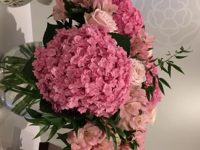 SarahChapmanLDN's tweet photo. Beautiful bright flowers to lift the spirits on a grey rainy day! #skinesis #pavilionrd #isitstillstummer http://t.co/YBCnRuHBIW