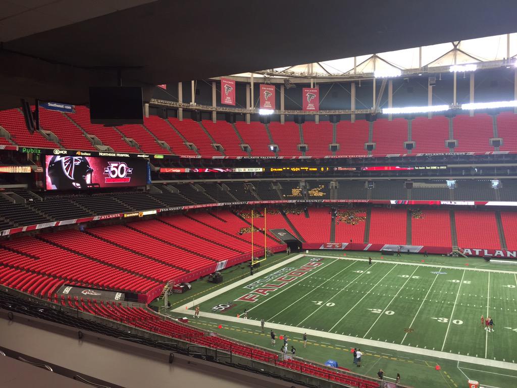 AtlantaFalcons's tweet photo. A little more than four hours to kick #TENvsATL #RiseUp http://t.co/d0768jXM4d