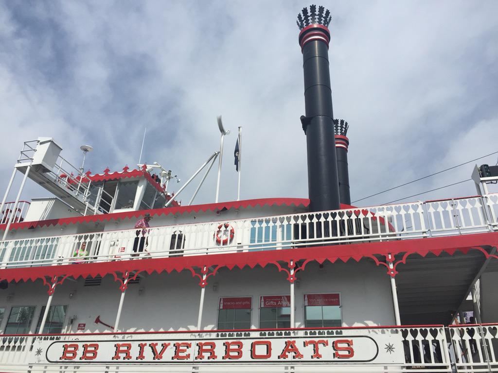 LindnerCollege's tweet image. Rollin' on the river with our Grad students! #LindnerPride #HottestCollegeInAmerica @uofcincy