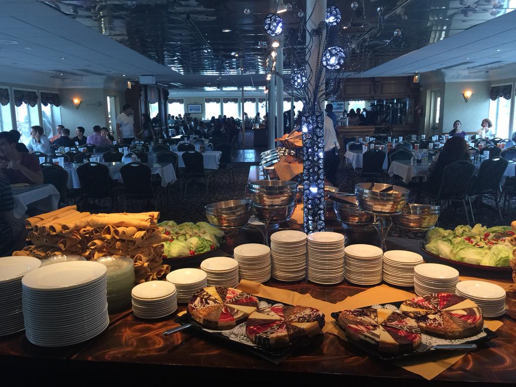 LindnerCollege's tweet image. Rollin' on the river with our Grad students! #LindnerPride #HottestCollegeInAmerica @uofcincy