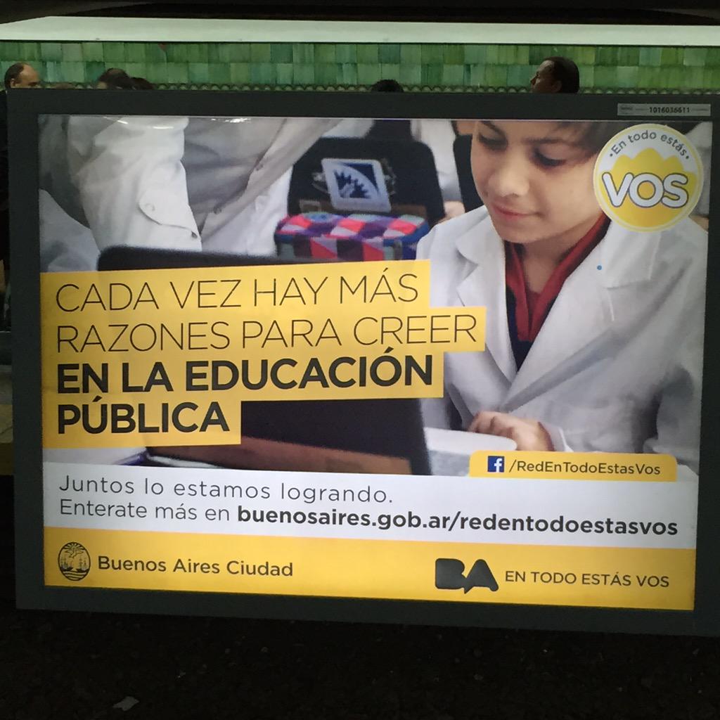 natanb55's tweet photo. Alguno se dio cuenta que en esta foto aparece el logo de ORT atrás? Escuela pública... http://t.co/u9vKzOBufE