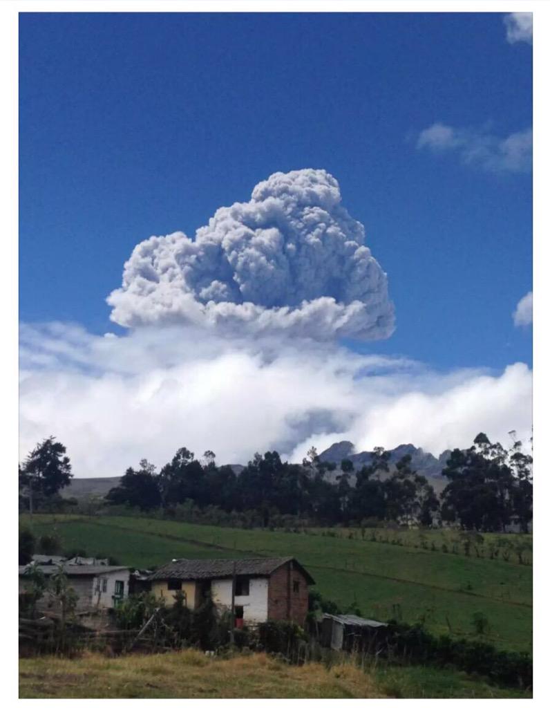 ESPECIGEST's tweet photo. #VolcanCotopaxi | en estos momentos en #Cotopaxi @Riesgos_EC @IGEcuador #CenizaCotopaxi http://t.co/ZAzc1y8LiK