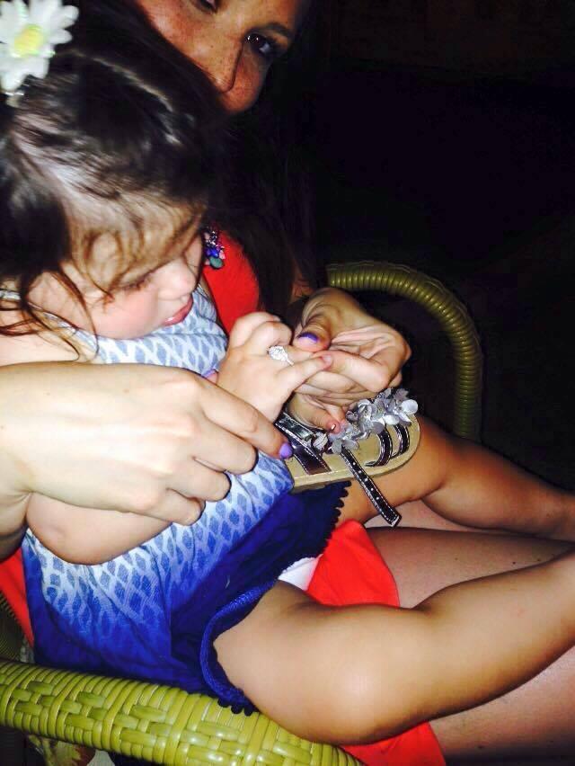 AliciaOShea's tweet photo. Indi belle wanting to share mammys ring! Soooooo cute! #mammysgirl 💖👭💕 http://t.co/lov70EMf7V