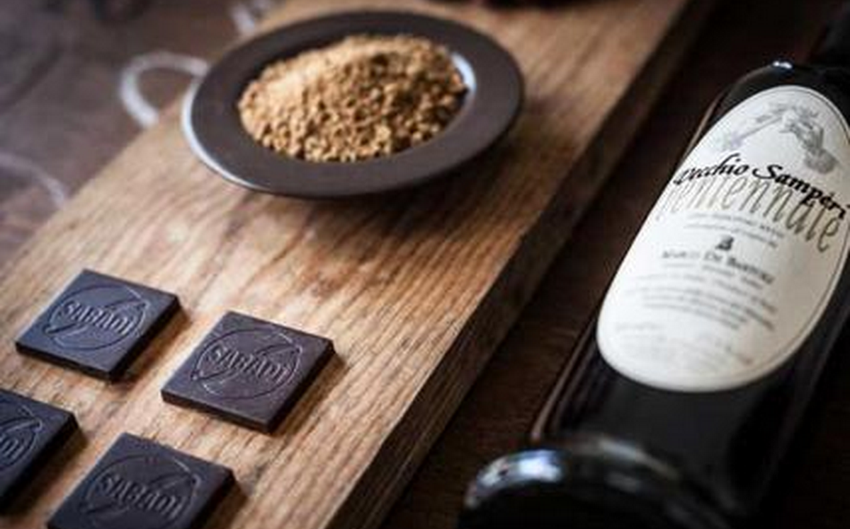 stefanolabate's tweet photo. Cioccolato in barrique col #vino @simonesabaini @JoskoGravner @MarcoDeBartoli http://t.co/Za3rj5fA9a http://t.co/fPrJF5tJWL
