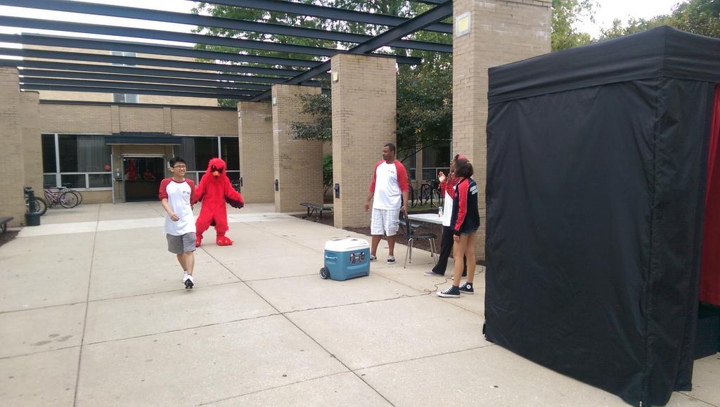 RHA_IIT's tweet photo. Come take a pic in our photo booth with Talon at McCormick Student Village!! #rha #freshman #movein http://t.co/EdYJuyTiJE