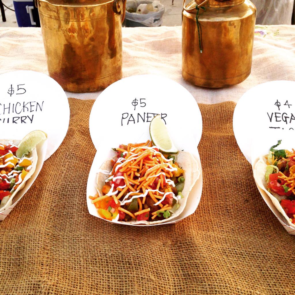 ViewtheVibe's tweet photo. A look at the #WestsideTOBlockParty #westsideTO #torontofood #torontomarket @kga_pr @MintoWestside http://t.co/55j997Vi2P