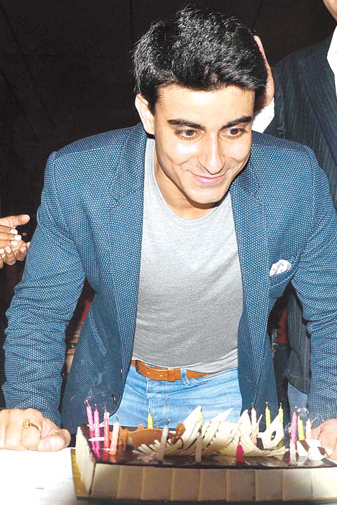 Happy Birthday Gautam Rode :) :) :) Happy 14th August .Happy Independence day.aj apki salgirah bhi & independence day 