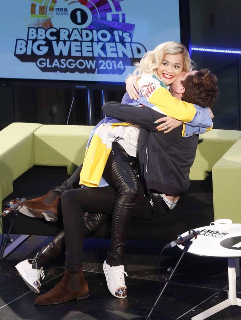 Happy birthday Nick Grimshaw!! . This picture is my favourite of Rita&Nick, it\s just too cute!   