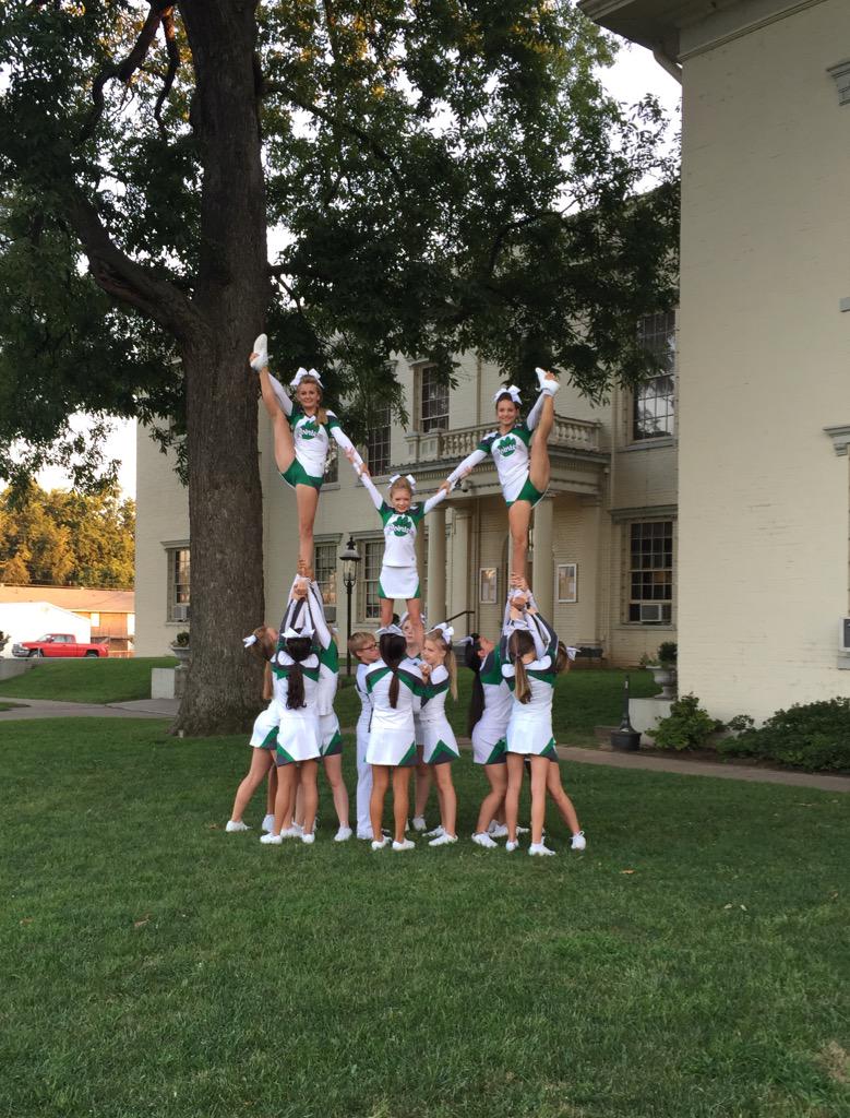 VBFreshmenCheer's tweet photo. 2015-2016 VBHS Freshmen Cheerleaders. Looking forward to a great year! #godogs #vbpointers http://t.co/266ePNMem6