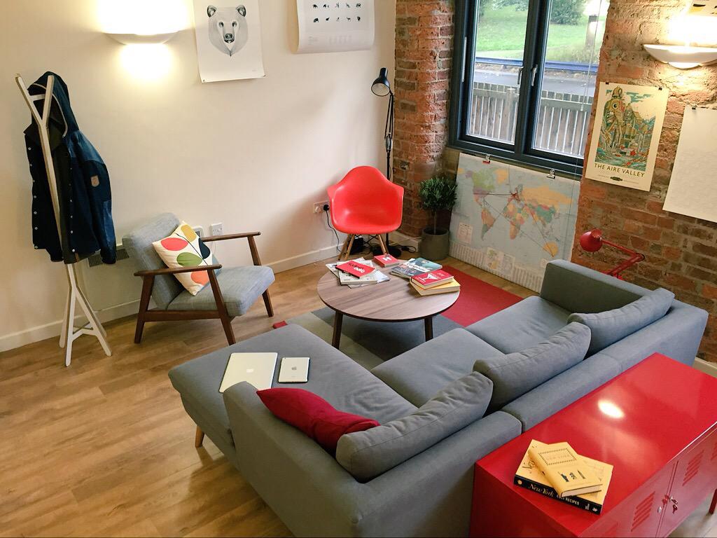 csswizardry's tweet photo. Finally got my @vitra Eames chair into the new apartment. It’s all starting to come together. Thanks, @Wellworking! http://t.co/OmB7Zuzt7n