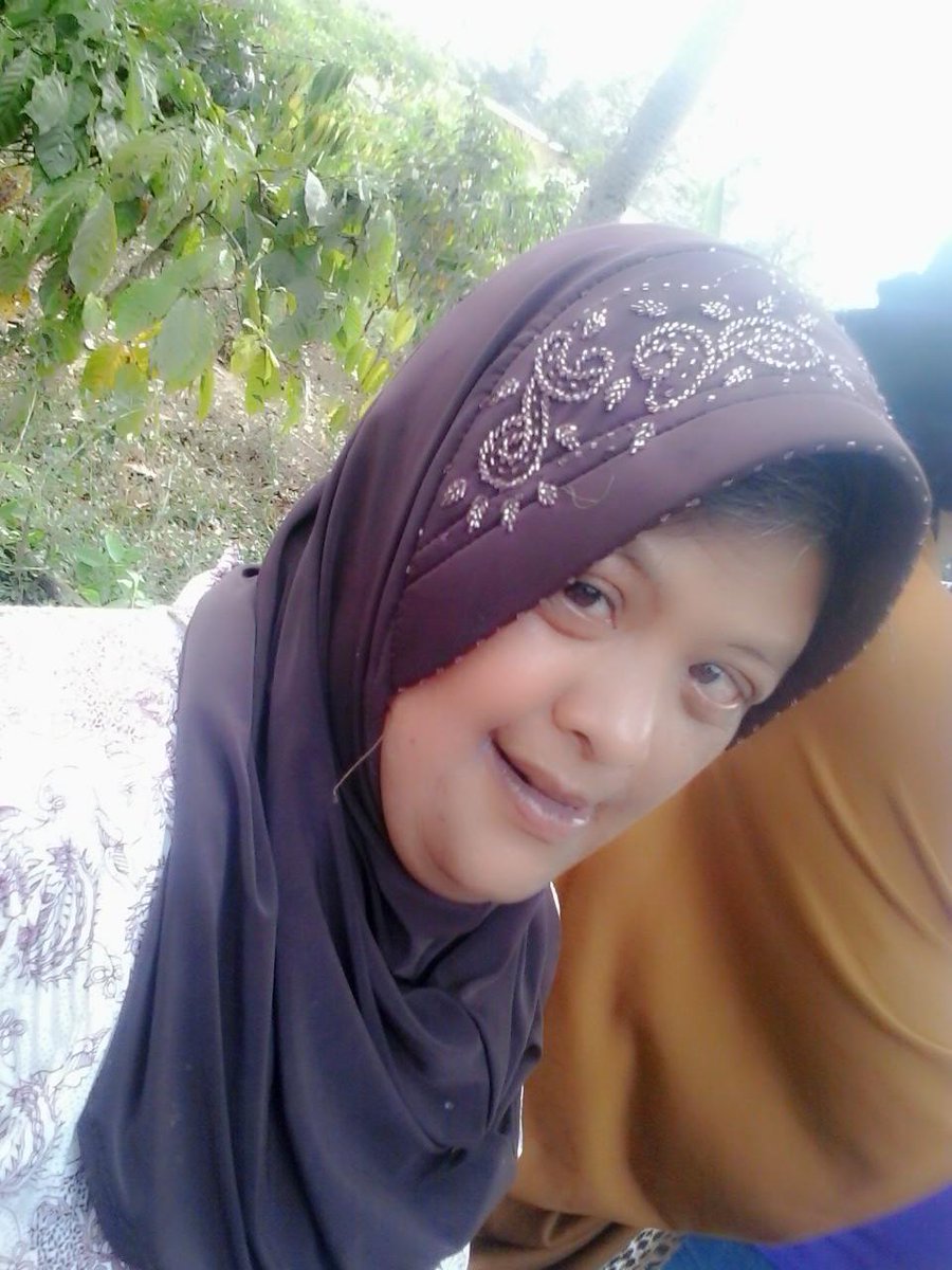 Lettyandin's tweet photo. Bagi para jomblowan yg sedang mencari jodoh, silahkan tengok gadis berhijab tercantik yg satu ini http://t.co/edfT3uzvbu