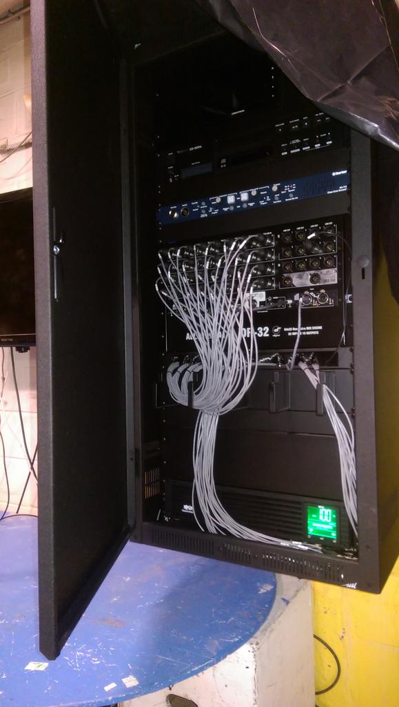 ThatFremdTechie's tweet photo. Exciting new toys--equipment--come to Kolze! #gettechy #morechannels http://t.co/0Xj16DY5Lz
