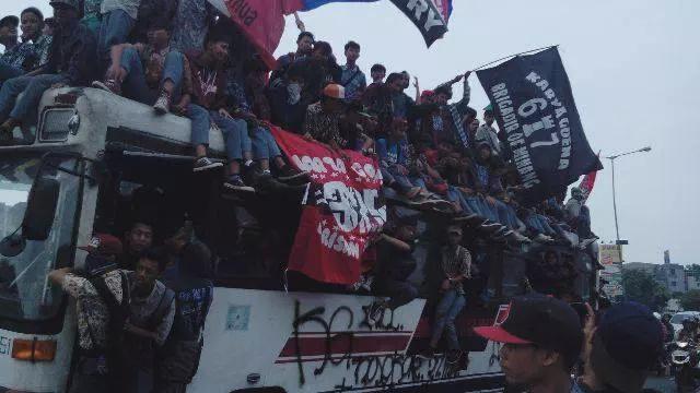 waktu nyekar alm.akew213 &amp; berkibarlah benderaku;;)