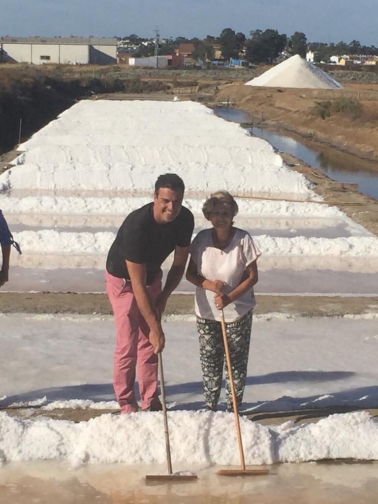 Empresaria comprometida con el desarrollo local. Manoli Gómez Santana comercializa la flor de sal de Isla Cristina