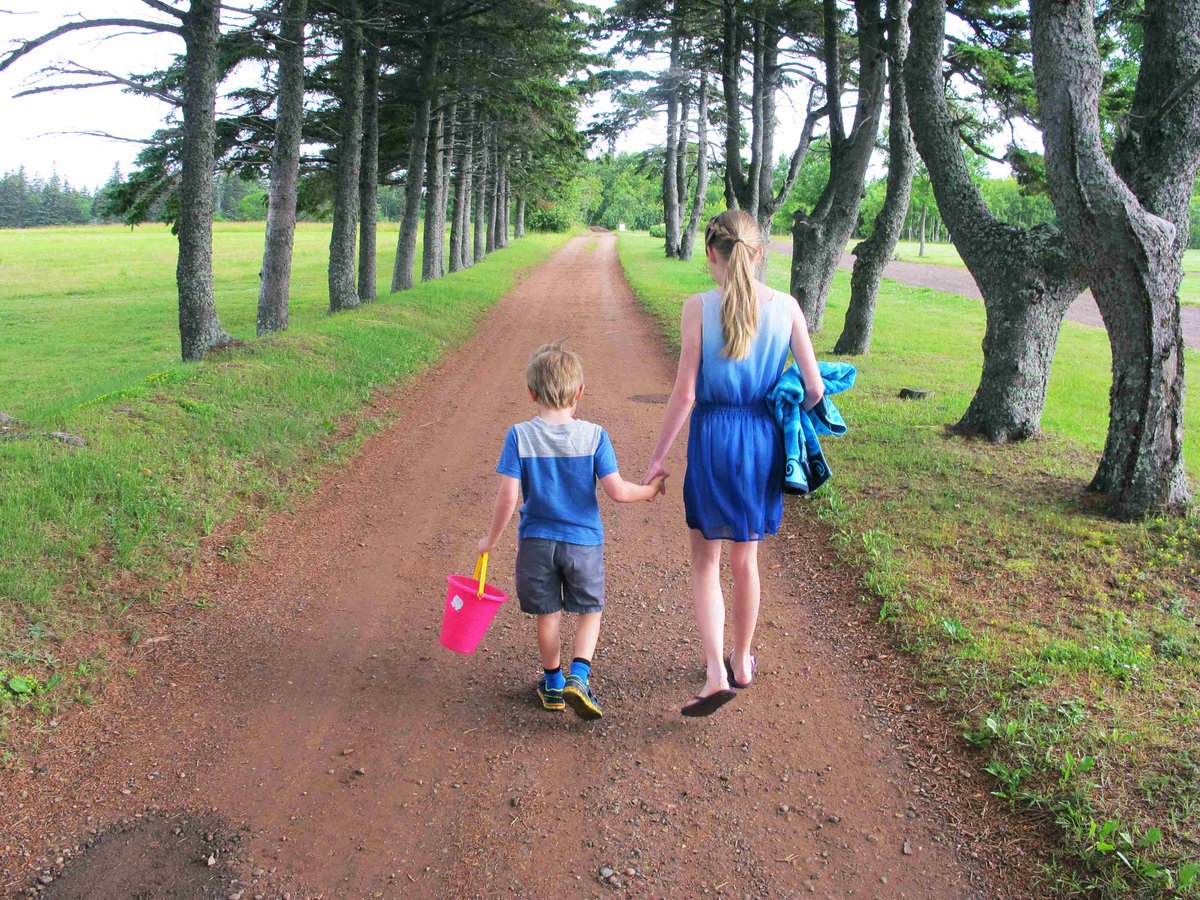 When staying at <a href="/ShawsHotel/">Shaw's Hotel</a> be sure to take the 5 minute walk through Shady Lane to the beach! ow.ly/QOnmb