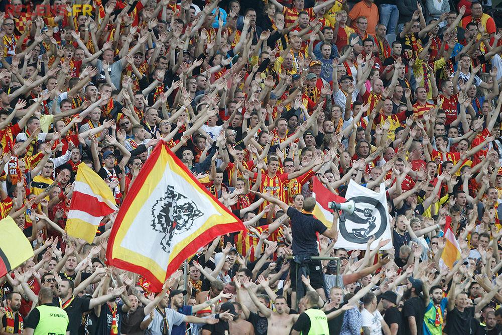 RCLens's tweet photo. Les photos de Lens - @uscl_football : http://t.co/WWVJV9Pe9u #RCLUSCL #rclens http://t.co/fFemcUniWw