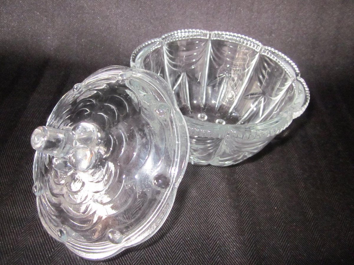 WVMountainShine's tweet image. Beautiful Lid &amp;amp; Candy Dish Crystal Clear Brilliant Swag Design KIG Glass etsy.com/listing/128864… #Vintage #SwagDesign