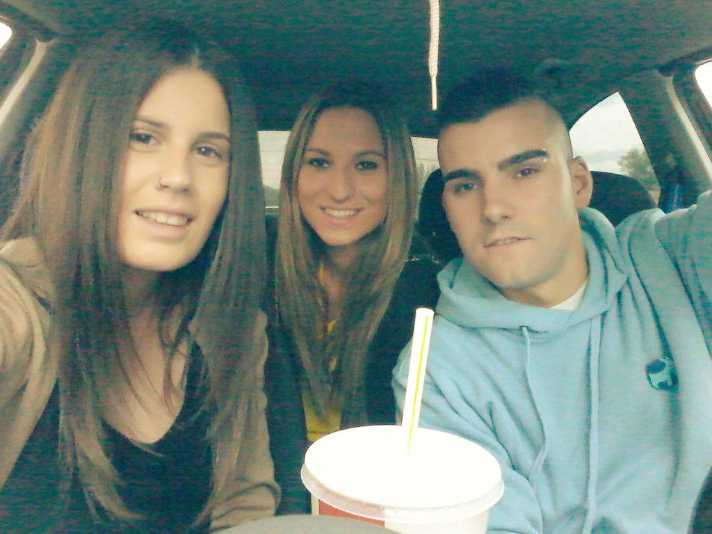 MariaViilla's tweet photo. Pre pre pre preparados! @Caarolina_mg @MarionietoRuiz http://t.co/VS3j6MmhPW