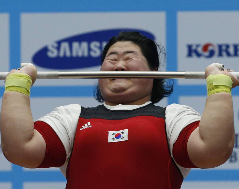 MustafaAb's tweet photo. Fitness Tip 16: Sustainable fitness means you don't depend on funny-face weight lifting to stay in shape! http://t.co/rKLZeATZxf