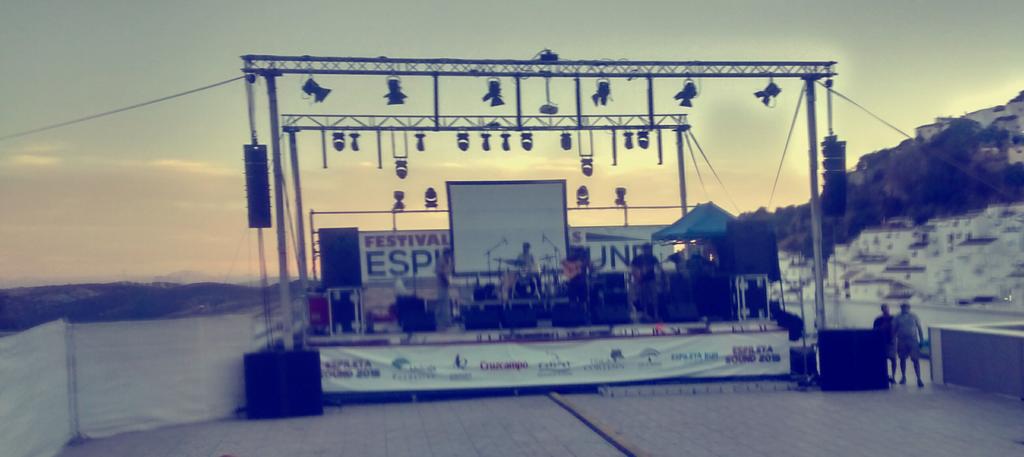 SKILLLEADERS's tweet photo. Ya andamos por Casares. Pruebas de sonido y listos para empezar el #ESPILETASOUND http://t.co/Me5ALeNuUj