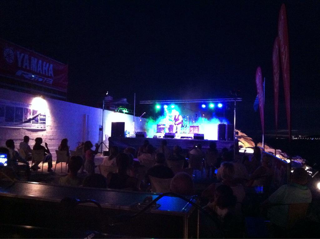 FundPortSitges's tweet photo. Gaudint de Kavour directe de La Voz Italia al Auditori del Mar del #portdesitges http://t.co/o6FeM735e2