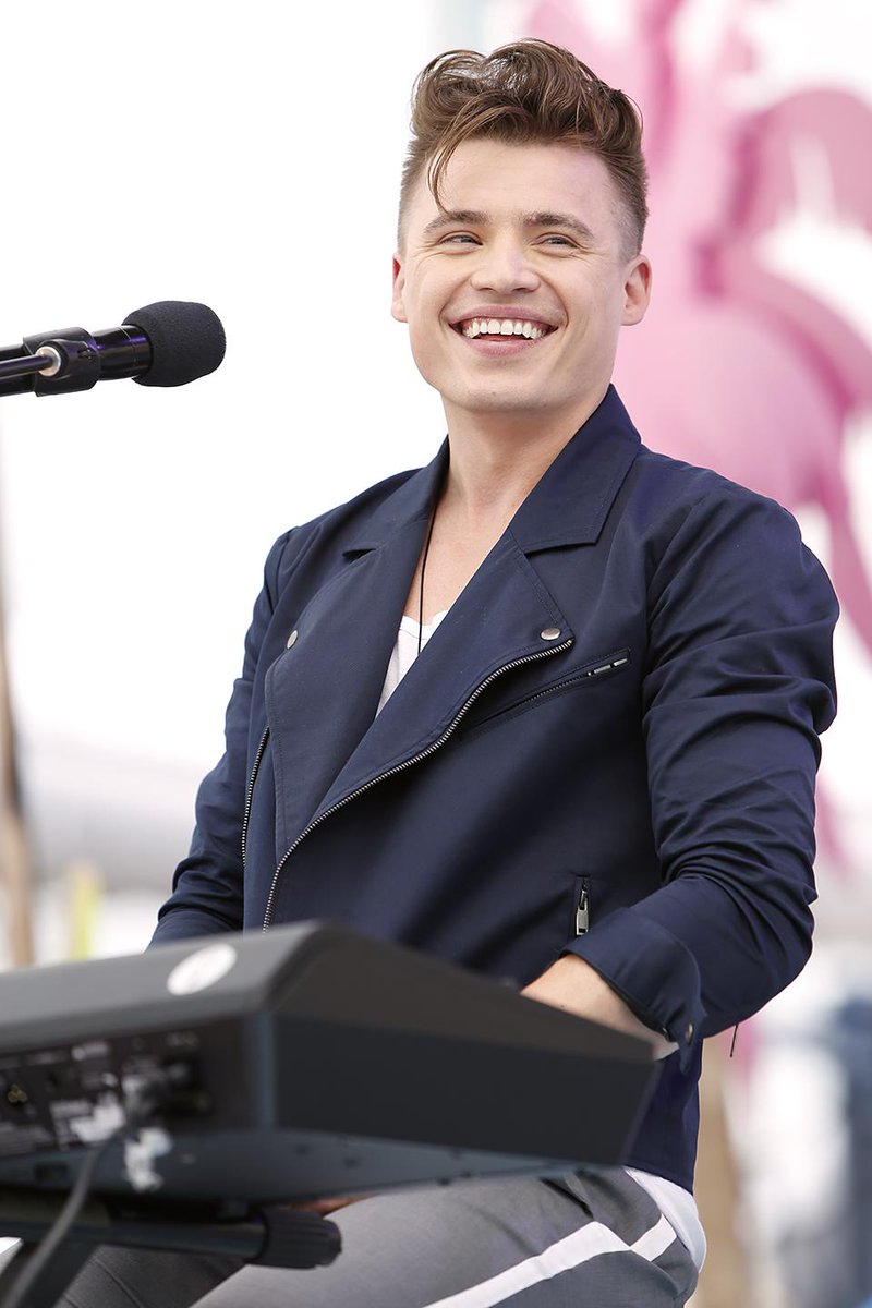 #YTVBeachBash airs AGAIN tomorrow at 8:30PM on <a href="/ytv/">YTV | keepitweird.ca</a>! Don't miss #SoundOfYourHeart by <a href="/Shawn_Hook/">Shawn Hook</a>!
