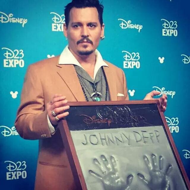 Johnny Depp : légende de Disney CMZMt3UWIAIpifn