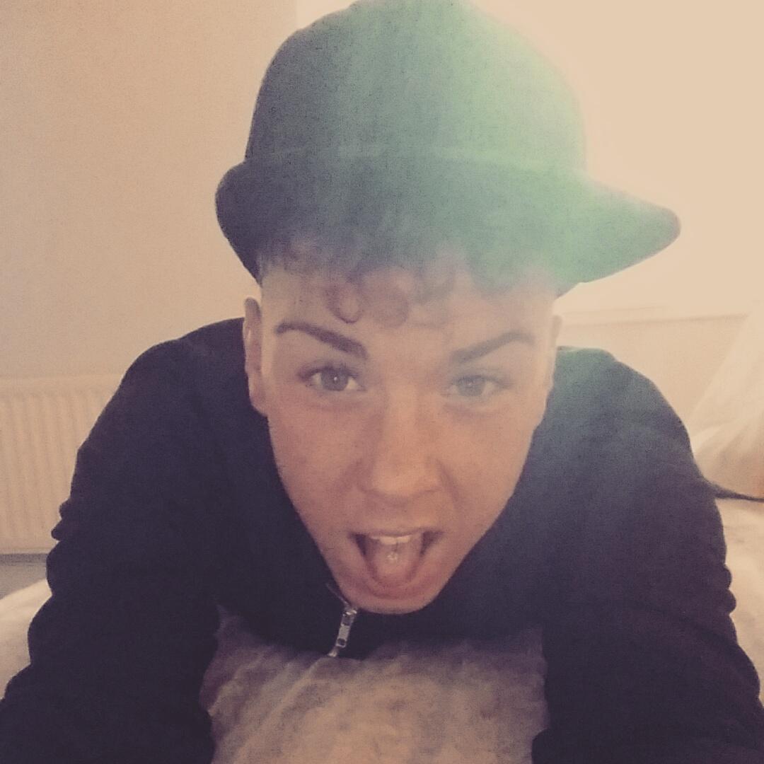 aaronmc142's tweet image. Friday chill