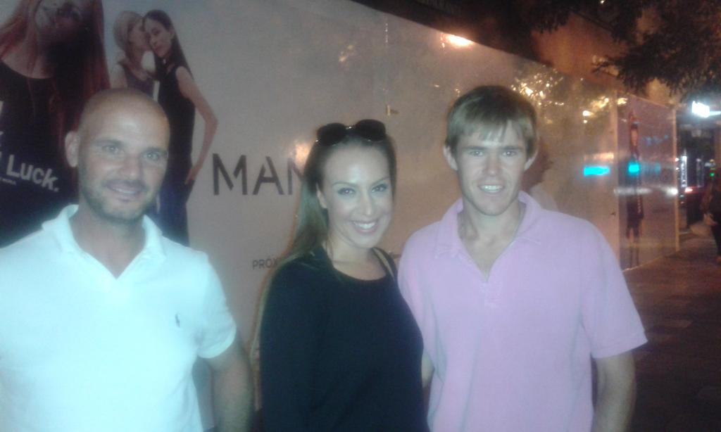 JavierJ67840778's tweet photo. Llegamos a Madrid con @Javier_jimave y nos encontramos con @monicanaranjo.Toda amabilidad.Cariñosas palabra para Javi http://t.co/W9QIjuZ20Q