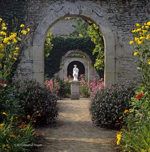 angelantics's tweet photo. #Phototips #Frametheview in gardens or the wild + a window or archway Chateau de Canon France http://t.co/Yle7oWr2U1