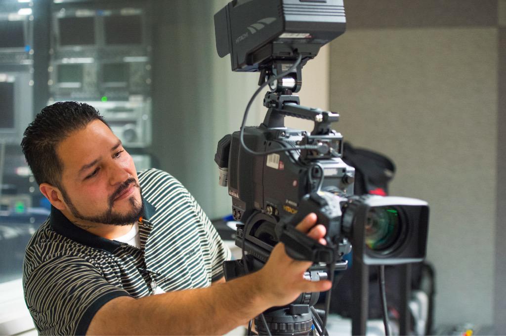 TeamPeopleTV's tweet image. Pan, tilt, zoom and #focus at multi-camera switch training #broadcasting #cameracontrols