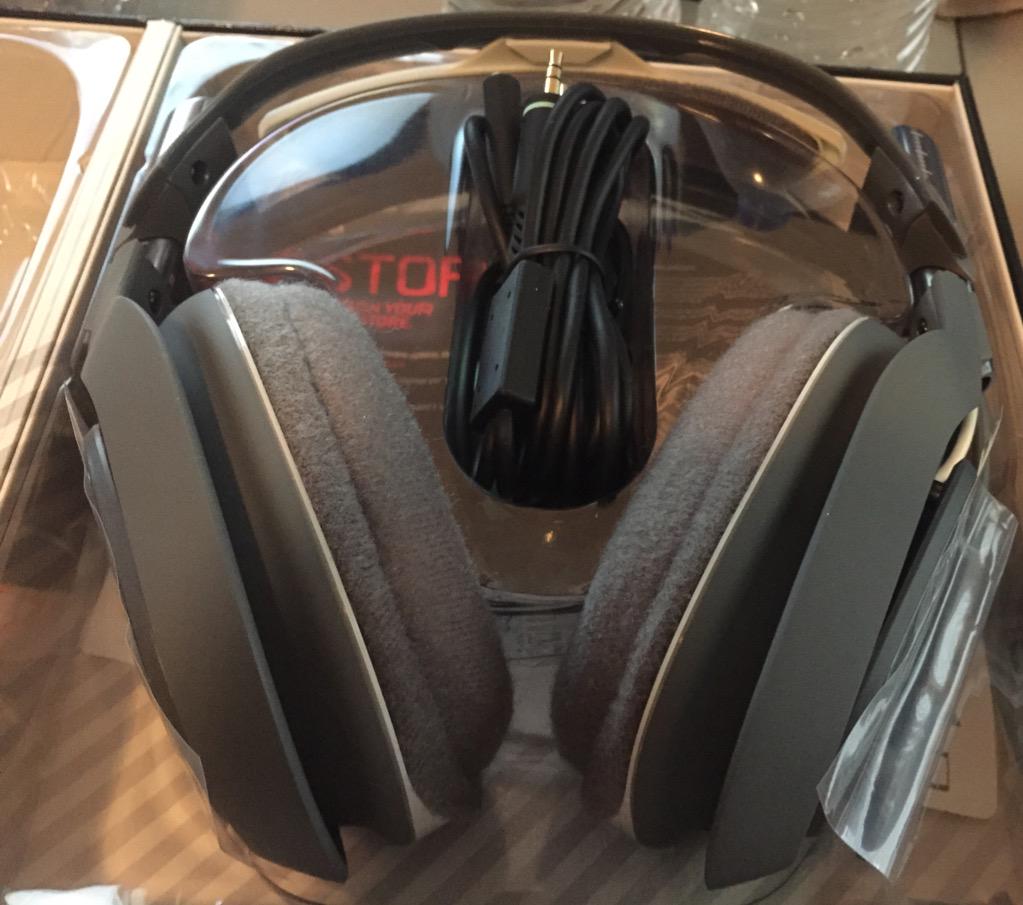 TrapGodTO's tweet photo. Just bought new astro a40s. Who wants my old ones? http://t.co/Rw3PBmBybX