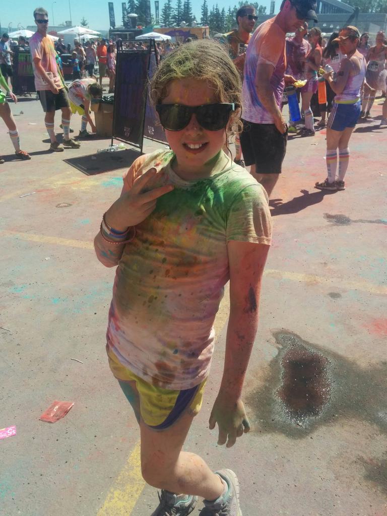 SStoffman's tweet photo. #smilezonevaca at color me rad Calgary http://t.co/iuWk9Be0bG