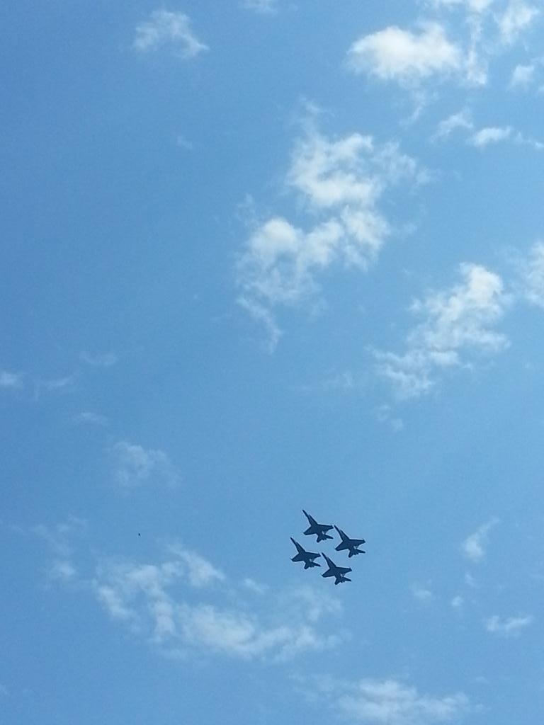 pshultgren's tweet photo. Spent the day at the lake front watching the air show practice.  Hard to capture exactly how close they are http://t.co/OvdKTkjBiZ