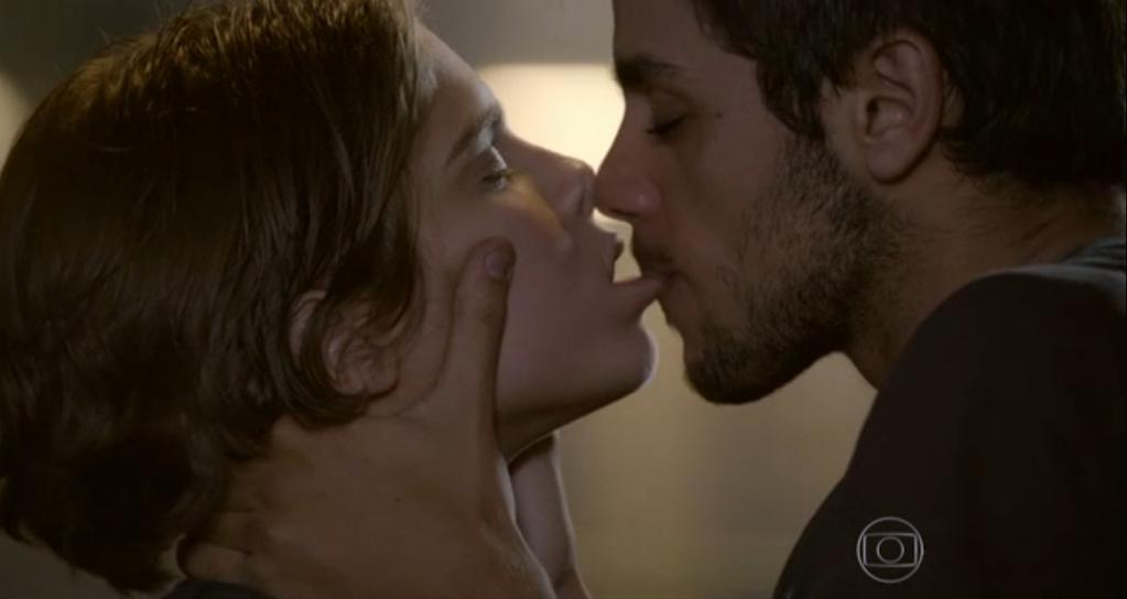 SorrisodaNanda's tweet photo. #NossosSonhosSóComeçaram o que um dia foi um sonho hoje é real #Cobrina http://t.co/2r6pIna0aW