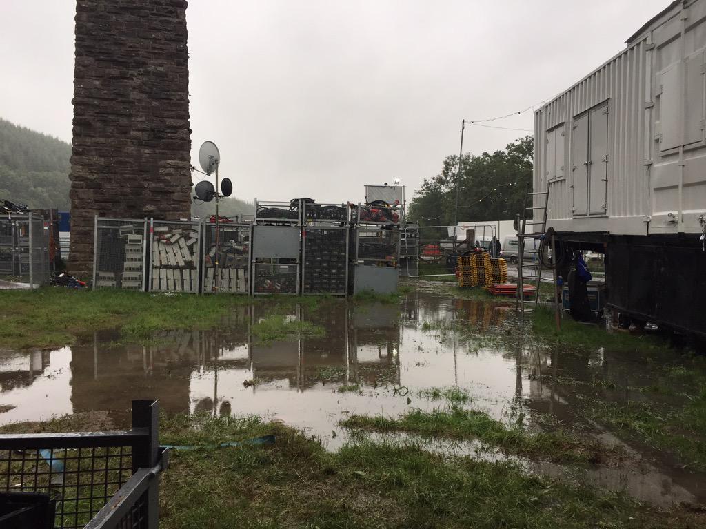 JR_techservices's tweet image. The joys of festival season, mud and rain doesn't stop play. Power still going