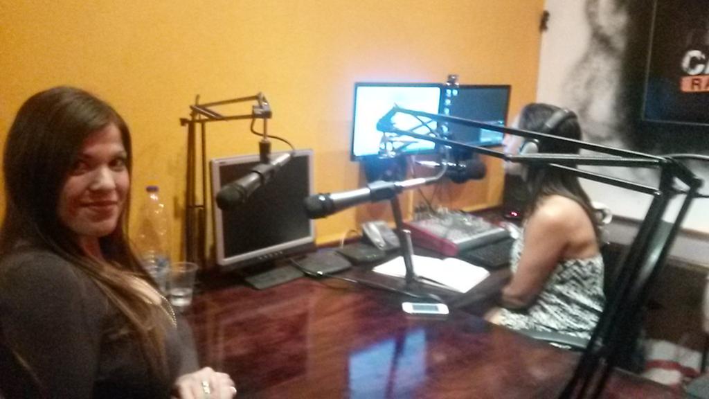 CaracasRadioWeb's tweet photo. @O_Velasco con @carolkiut en #coolturaposh en #CcsRadioWeb #MovimientoOnline http://t.co/SSFaX5mbhv