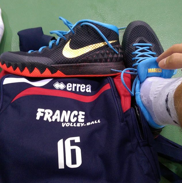 _SkraBelchatow_'s tweet photo. New shoes!! Gotowy do treningu @NicoMarechal16 #marech  #France #VOLLEY http://t.co/egi1oSAC6L