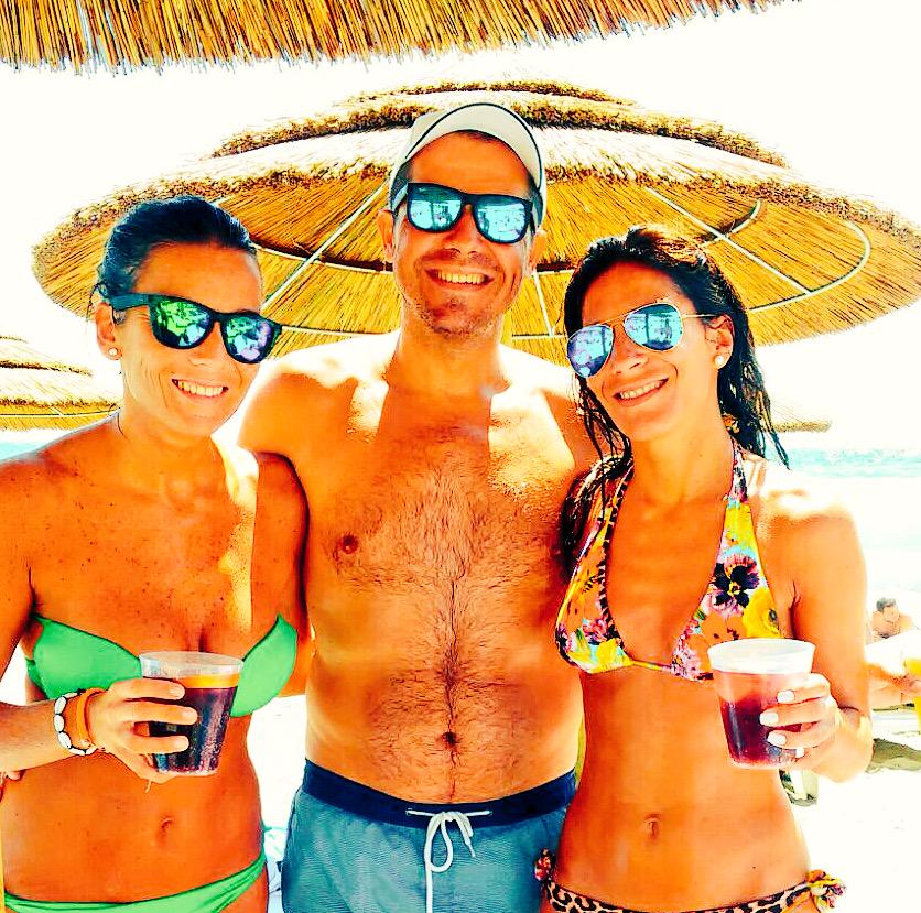 Evadeles's tweet photo. Reencuentros#veranito#AmistadesRaraSiempre#LoveMyFriends#SirokoBeach#Marbella http://t.co/CdGGtSCn18
