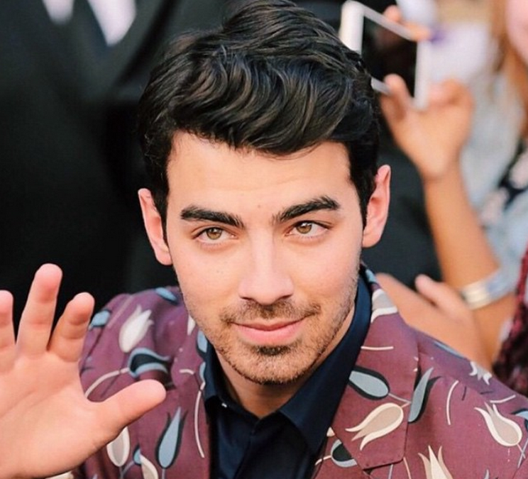 Happy birthday, Joe Jonas ! Which is your favorite Jonas brother? 