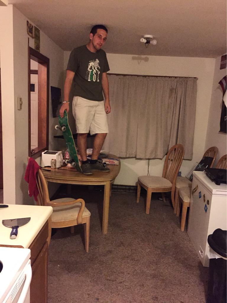 Bulbsta's tweet image. Can't believe my lease is up tomorrow, created too many memories at this place #aciddrop #skateboarding