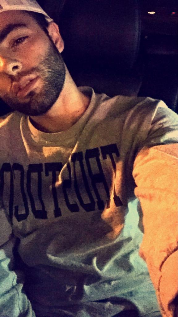 ROYTVYLOR's tweet photo. Bae or nah http://t.co/b43UZY5h8e